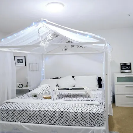 Charming Room With Attached Private Bath In The Heart Of Vancouver! Private Parking, Self Check-In & Just 4 Mins To Metrotown! Exterior photo
