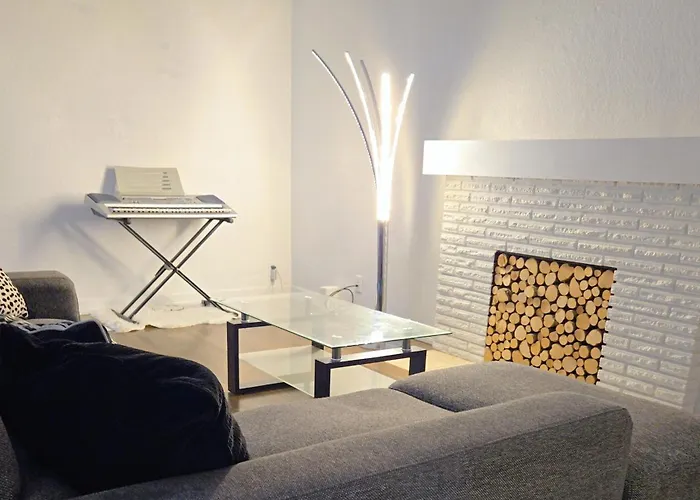 Charming Room With Attached Private Bath In The Heart Of Vancouver! Private Parking, Self Check-In & Just 4 Mins To Metrotown!