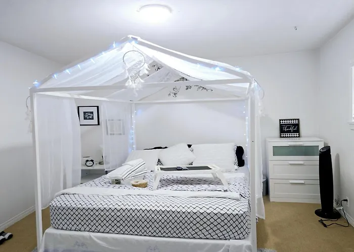 Charming Room With Attached Private Bath In The Heart Of Vancouver! Private Parking, Self Check-In & Just 4 Mins To Metrotown!